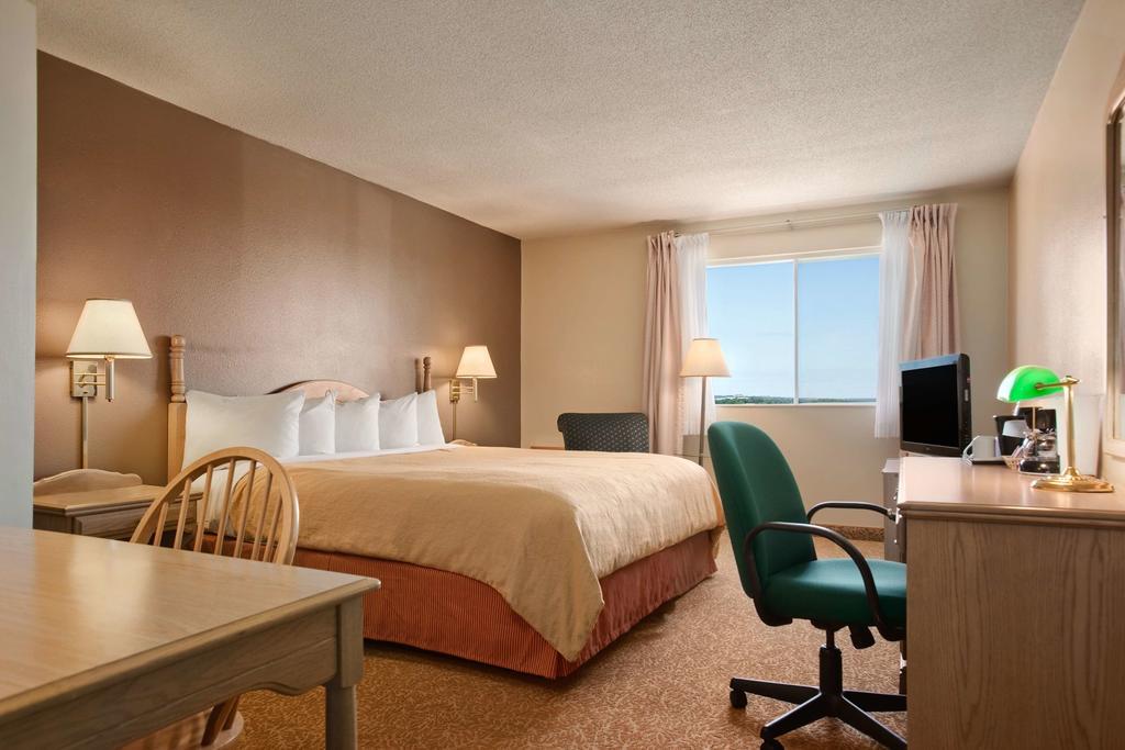 Country Inn & Suites Dartmouth Exteriér fotografie
